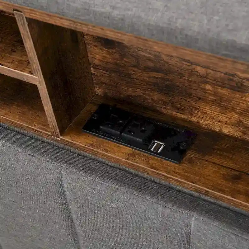 Letto a piattaforma imbottito con testiera contenitore