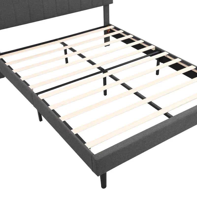 Letto a piattaforma imbottito con testiera contenitore