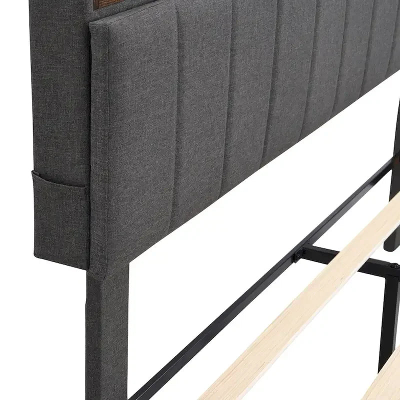 Letto a piattaforma imbottito con testiera contenitore