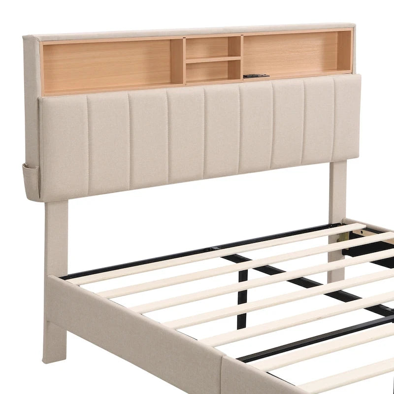 Letto a piattaforma imbottito con testiera contenitore