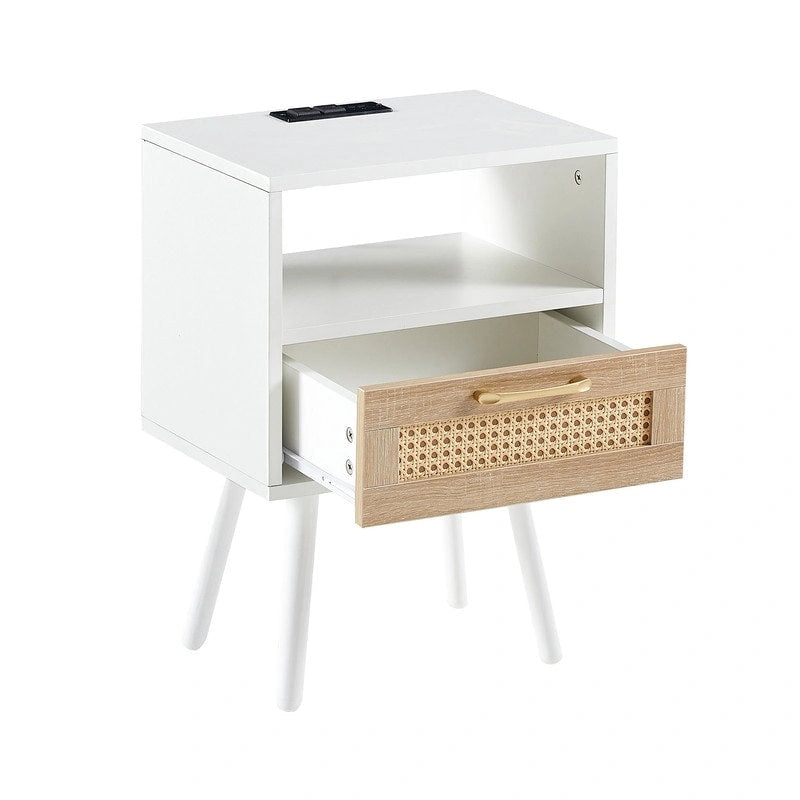 Table de chevet en rotin avec station de recharge et tiroir