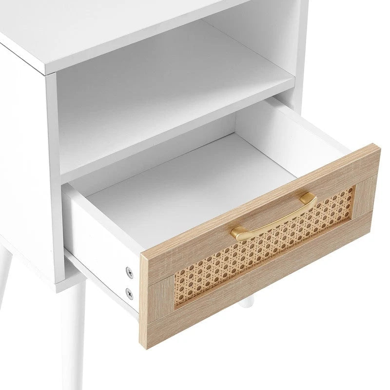 Nachttisch aus Rattan mit Ladestation und Schublade