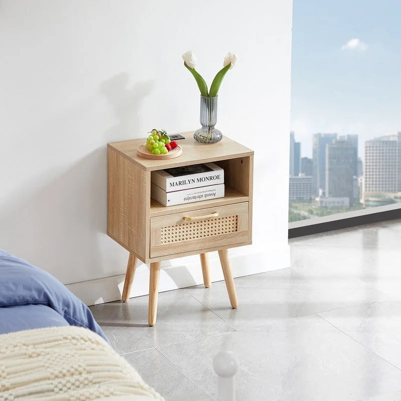 Nachttisch aus Rattan mit Ladestation und Schublade