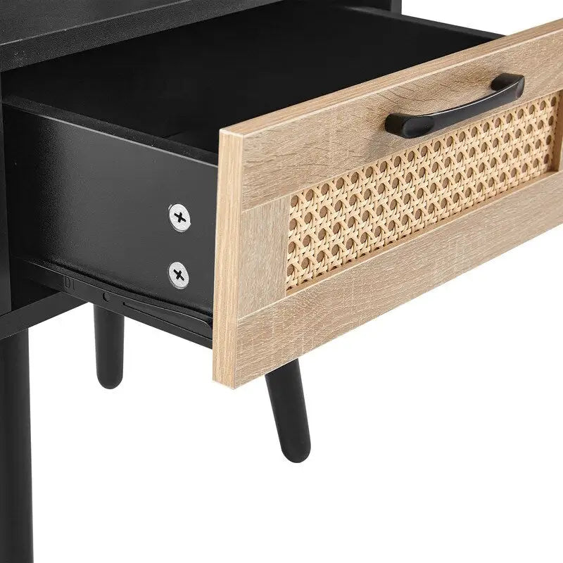 Nachttisch aus Rattan mit Ladestation und Schublade