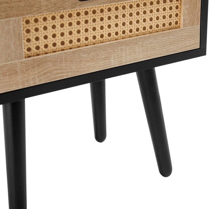 Nachttisch aus Rattan mit Ladestation und Schublade